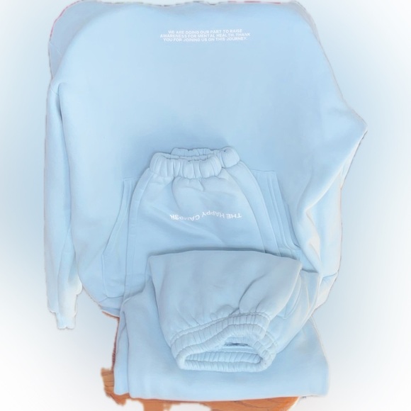 The Happy Camp3r cloud sweatsuit - Picture 1 of 4